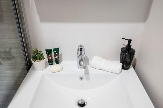 98 Cottage St unit ID1056800P, Middletown, NY 10940 - photo 6