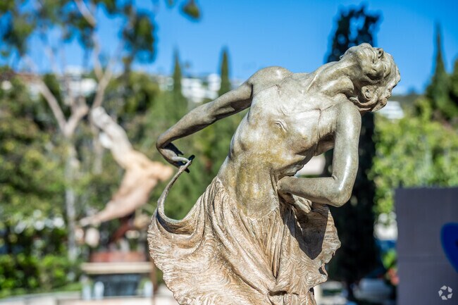 There is no type of art that you can't find in the Laguna Beach art scene.