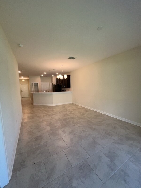1058 Quaker Rdg Ln, Davenport, FL 33896 - photo 6