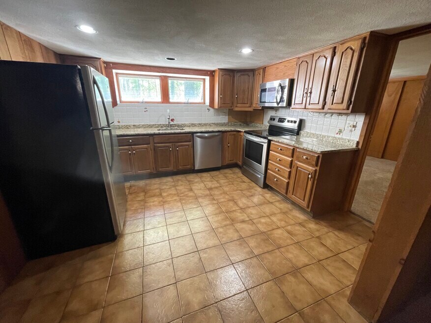 340 Albion St unit 2, Wakefield, MA 01880 - photo 1