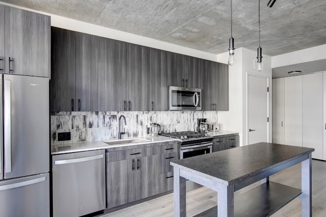 222 N Ada St, Chicago, IL 60607 - photo 2