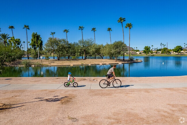 Pedaling through Indian Bend's network of trails, cyclists explore the neighborhood.