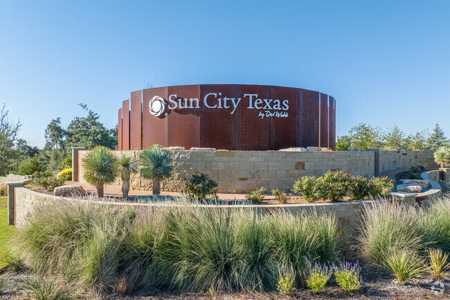 Beautifully landscaped, Sun City is surrounded by well-kept nature and scenic beauty in TX.