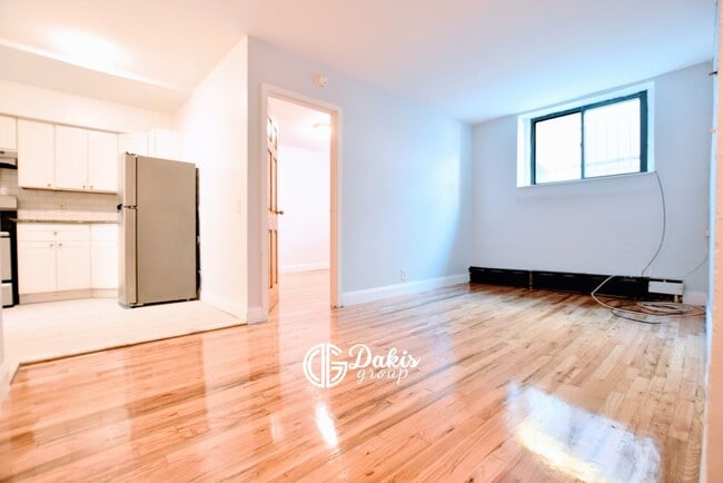 25-33-33 23rd St, Queens, NY 11102 - photo 3