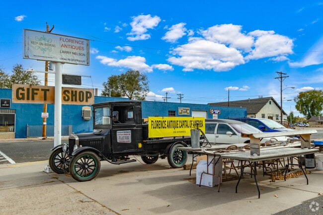 Antique enthusiasts explore Florence’s many shops for one-of-a-kind collectibles.