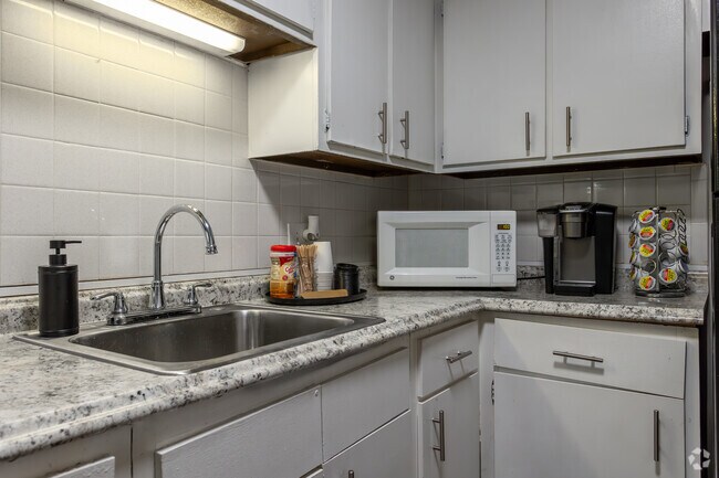 Flats on Tamarack, Columbus, OH 43229 - photo 7