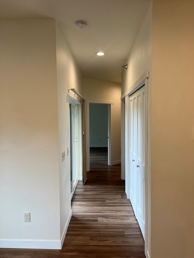 Apt 103