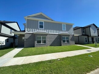 798 S Benchmark Ln, Fayetteville, AR 72704