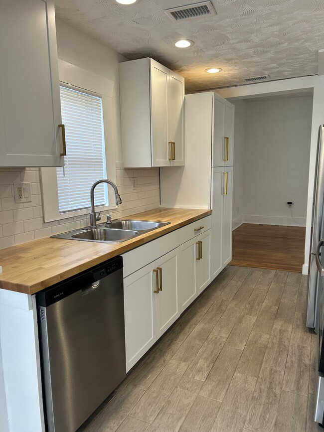 2443 4th Ave N unit House, Saint Petersburg, FL 33713 - photo 3