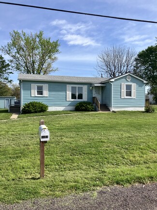 1403 Wilson St, South Roxana, IL 62087