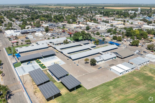 The campus of Dos Palos Elementary School in Dos Palos.