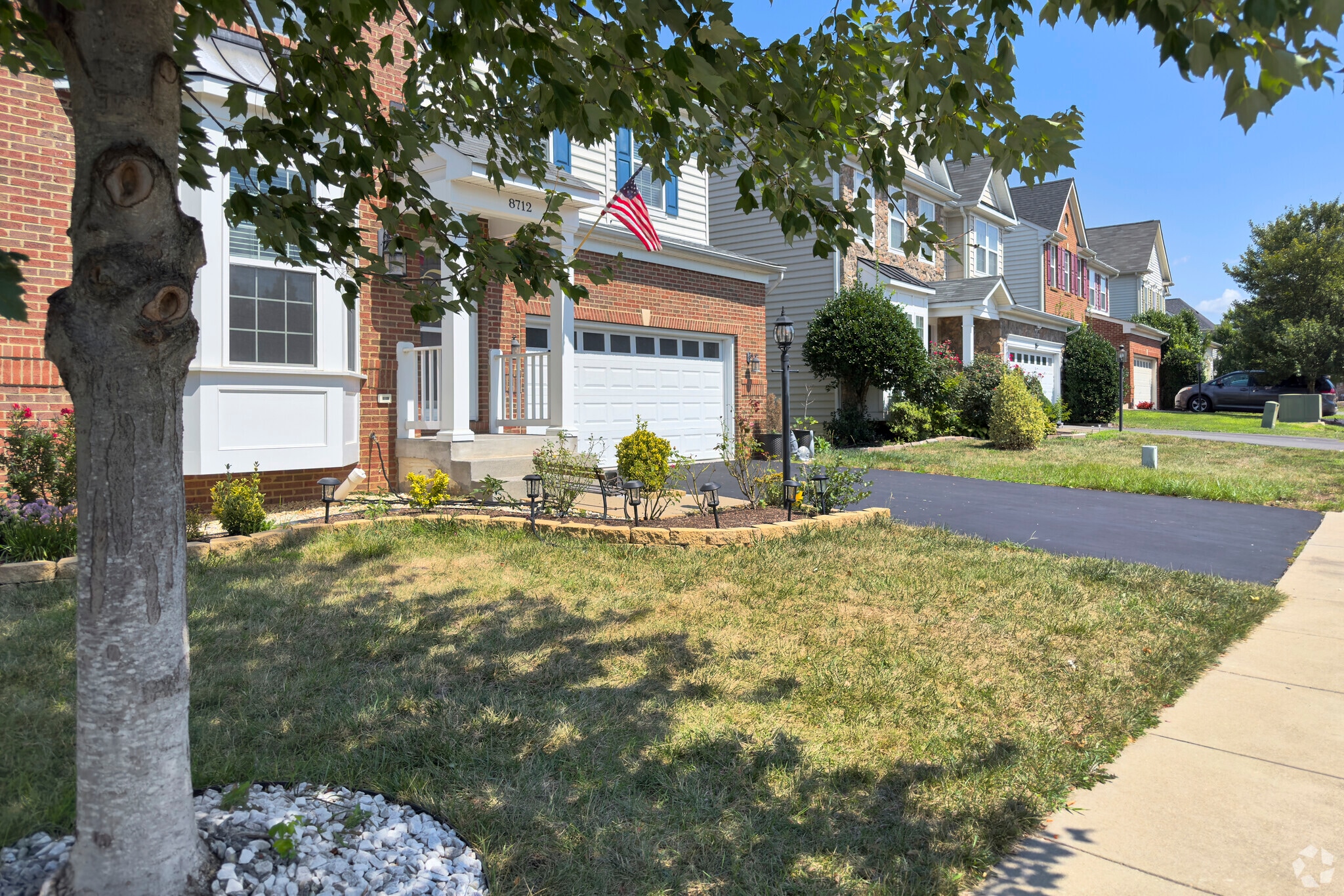 Rows of two-story homes line the streets of the Broad Run Oaks neighborhood.