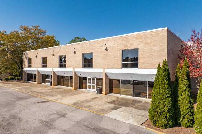 In Bridlewood East Pinson Valley Rec Center has indoor pool, work out space and basketball court