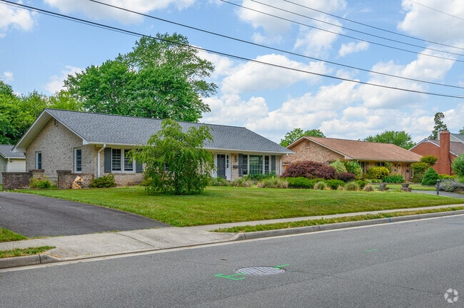 Groveton’s streets are dotted with classic ranch-style homes.