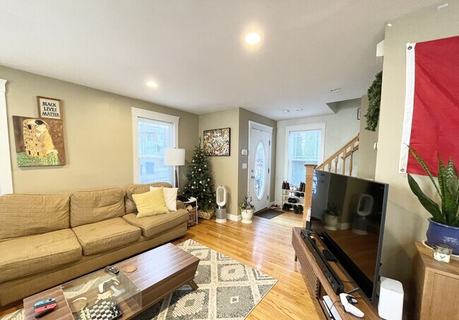 23 Iroquois St, Roxbury Crossing, MA 02120 - photo 3