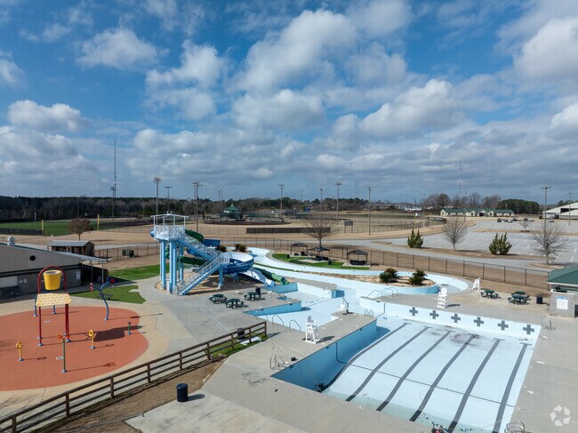 The Dublin-Laurens County Recreational Center offers wonderful pools to enjoy in the warmer season.