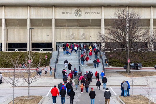 Cyclones fans in Grand-Summit love the energy at nearby Hilton Coliseum.