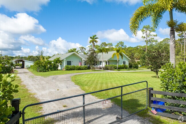 Many homes in Loxahatchee Groves are fenced.