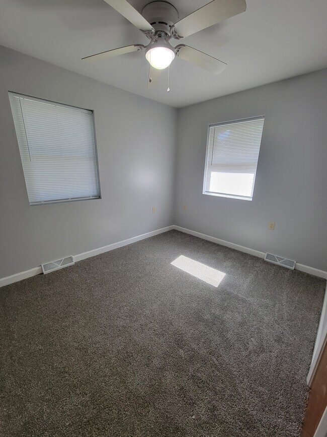 757 W 8th St unit . 1, Dubuque, IA 52001 - photo 6