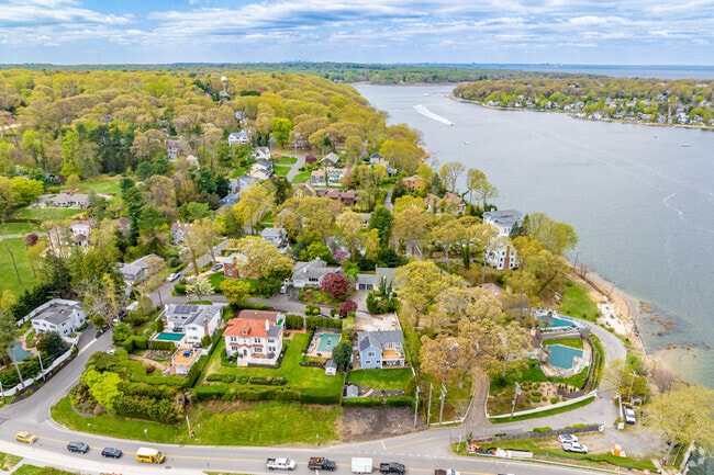 Residences in Mill Neck offer views stretching toward New York City.
