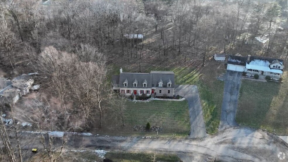 4163 W Meadowvale Dr, Bloomington, IN 47404 - photo 2