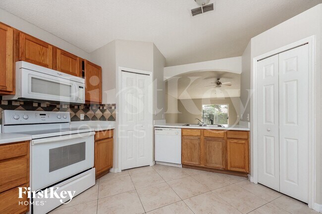 329 Chiquita Ct, Kissimmee, FL 34758 - photo 6