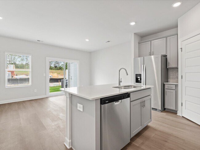 114 Arrow Ct, Greer, SC 29651 - photo 4