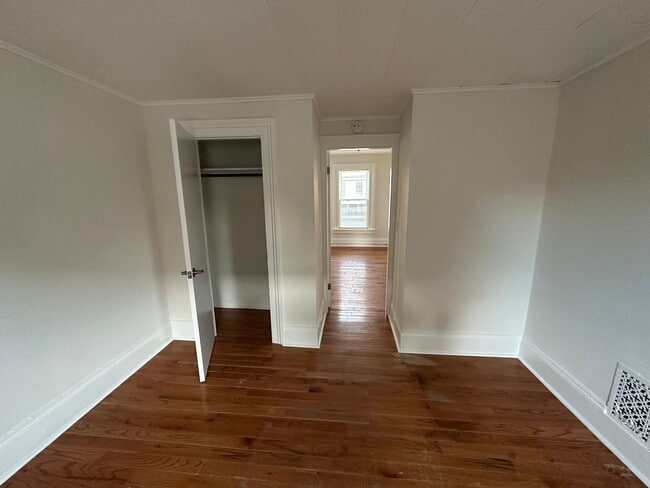 164 Hanover St unit 2nd floor, Bridgeport, CT 06604 - photo 4