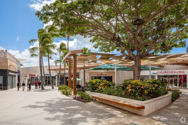 Ka Makana Ali'i is the largest shopping center on the west side of Oahu.