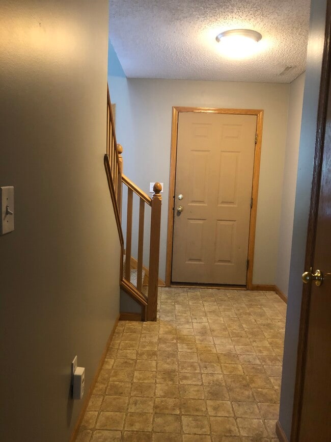 525 Tanager Path, Mankato, MN 56001 - photo 2