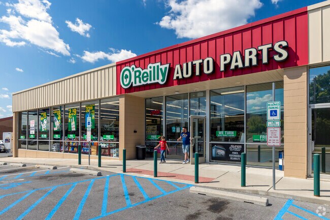 The Hileman Heights neighborhood has local and chain businesses like O'Reilly Auto Parts.