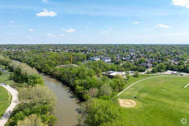 Old North is bordered in the west by the 48-acre Tuttle Park and the Olentangy River.
