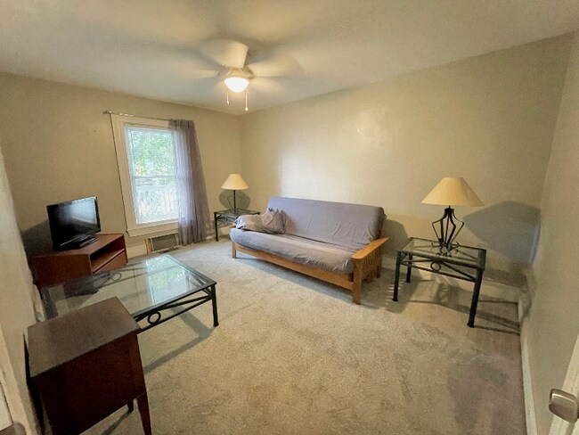 52 18th St unit 2 br upper updated f, Buffalo, NY 14213 - photo 6