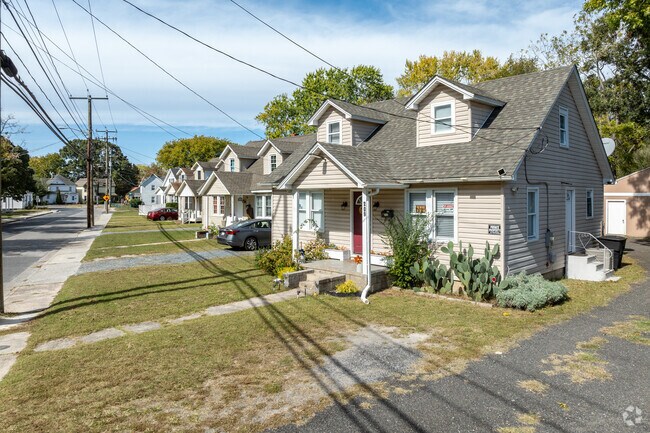 Cape cods are common housing options in Presidents-Princeton.