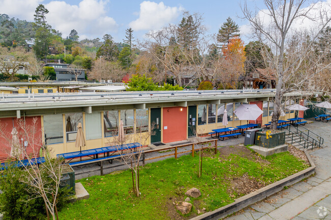 Wade Thomas Elementary School provides quality education in San Anselmo.