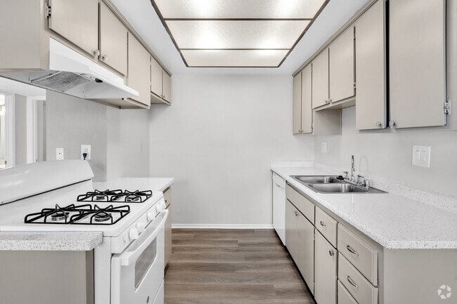 Green Tree Park Apt, Hemet, CA 92543 - photo 2