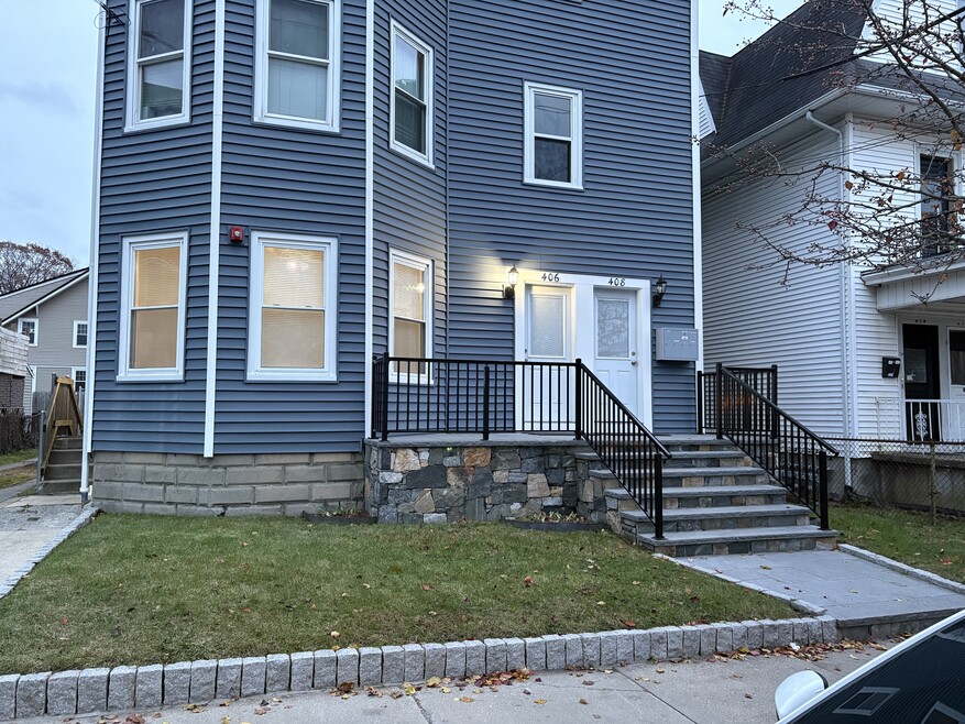 406 Pawtucket Ave unit 1st Floor Front, Pawtucket, RI 02860 - photo 1