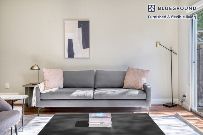 14 Forest Glen St, Mountain View, CA 94043 - photo 2