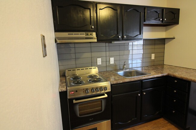 1106-1110 Kent Circle, Waterloo, IA 50701 - photo 4