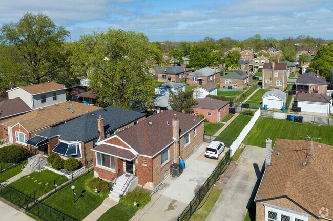 Pullman has beautiful homes and manicured lawns in it's neighborhoods.