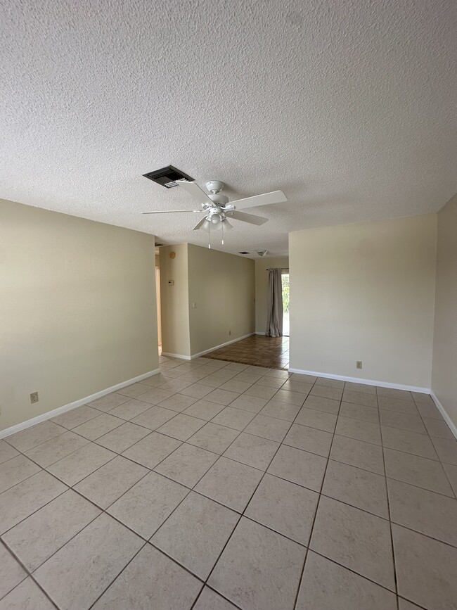 8912 SE Parkway Dr, Hobe Sound, FL 33455 - photo 7