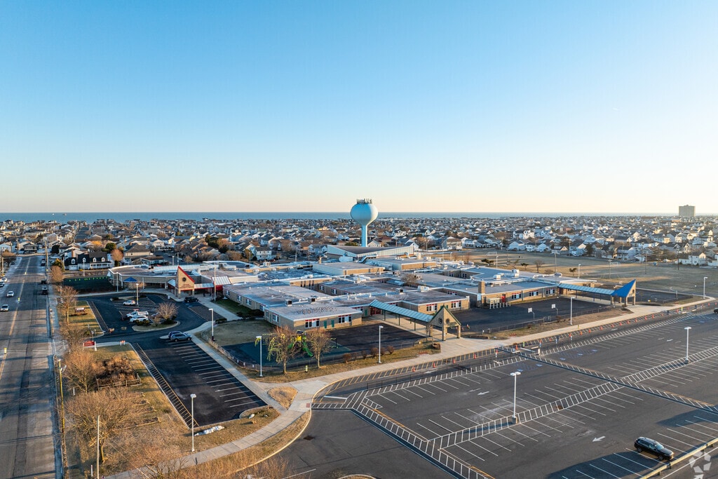 Ventnor Elementary School hosts 304 students in grades PK-4.