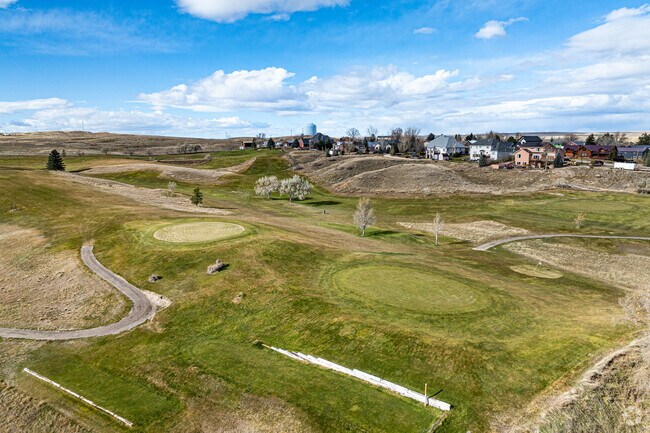 Public play at Glenrock Golf Club keeps tee times relaxed and accessible.