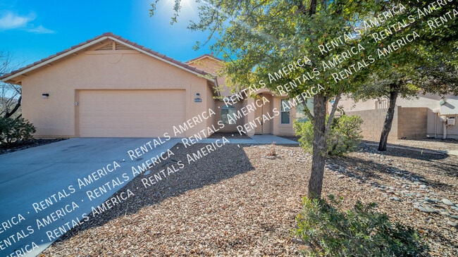 8186 E Smooth Sumac Ln, Tucson, AZ 85710 - photo 2