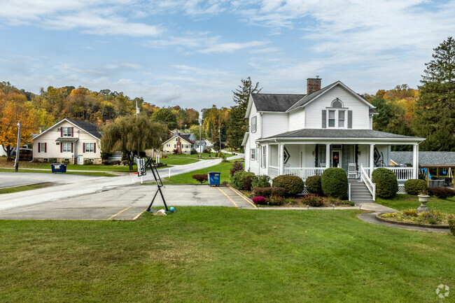 Homes in Springfield's Mill Run boast lovley porches.