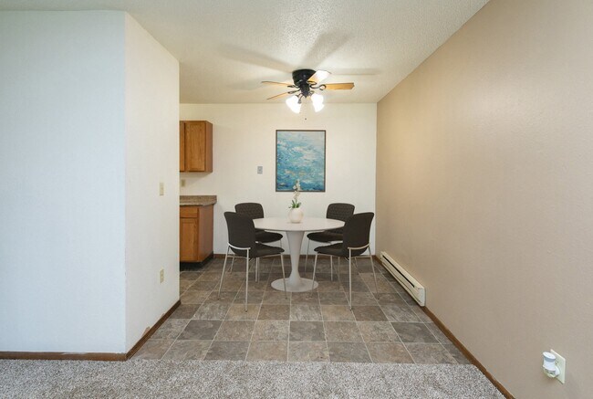 Fargo, ND Maplewood Bend Apartments | Dining