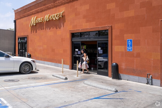 As a trusted neighborhood store, Maple Market is an essential part of the Mariposa community.