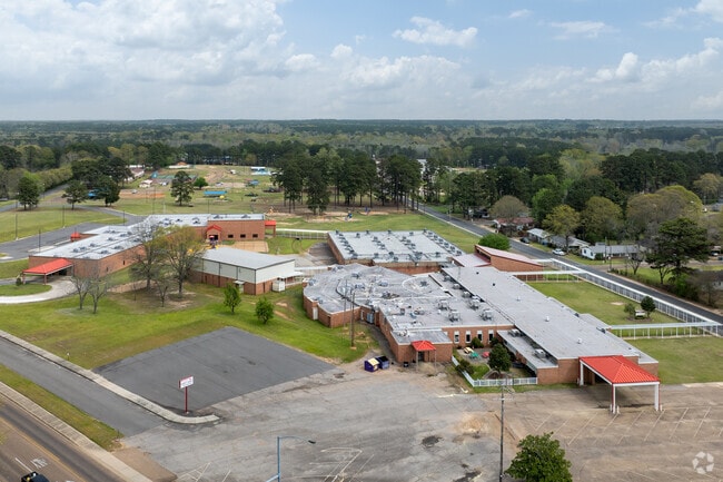 East Side Elementary School has a 17:1 student to teacher ratio.