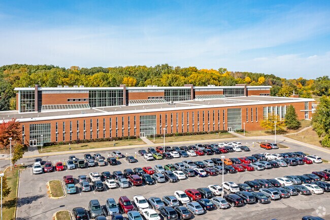 The student population of Washington Tech is 1,814 and the school serves 6-12th grade.