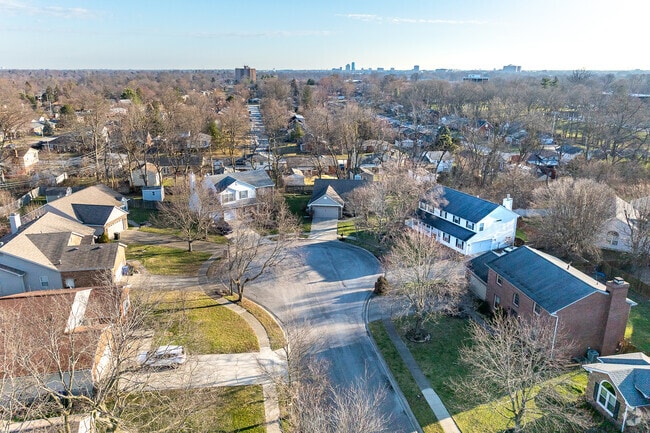 Garden Springs residents enjoy a quick drive from the cul-de-sac to downtown Lexington.
